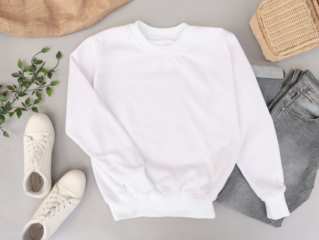 Plain crewneck sweatshirt — style reference
